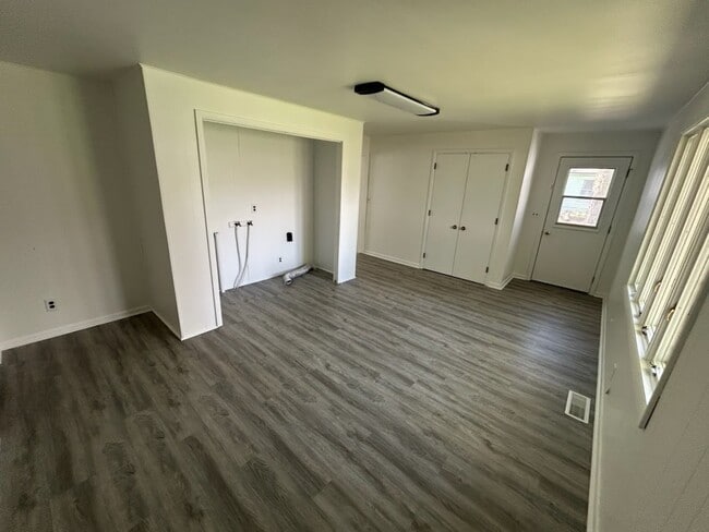 Photo - 114 W Alexander St