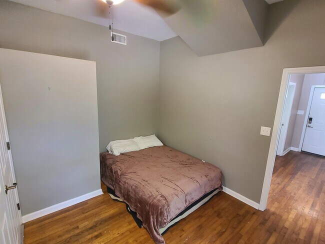 Photo - 207 Edwards St