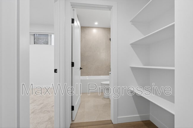 Photo - 10425-10470 70 Ave NW