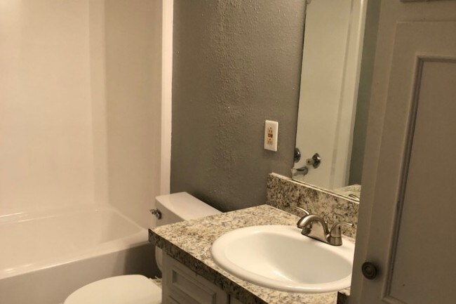 Cuarto de baño remodelado - The Creekmore