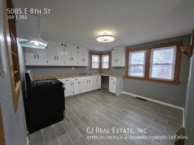 Photo - 5005 E 8th St