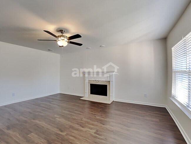 Photo - 2034 Fiona Way