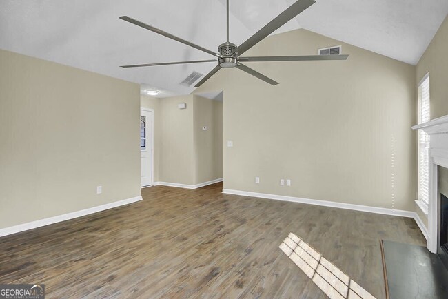 Photo - 40 Elisabeth Way