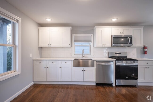 Building Photo - 38 Mill St Unit 3 Rental