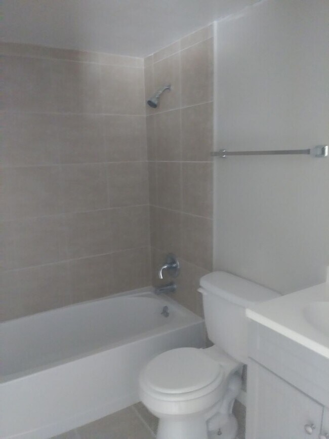 Photo - 1BR/1.5 BA Apt in Historic Downtown Eustis - Walking distance to Downtown Eustis Unit 5