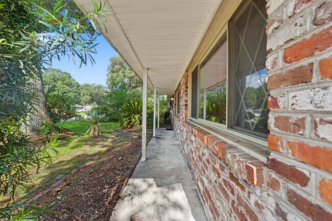 Photo - 18 Silverstone Cir