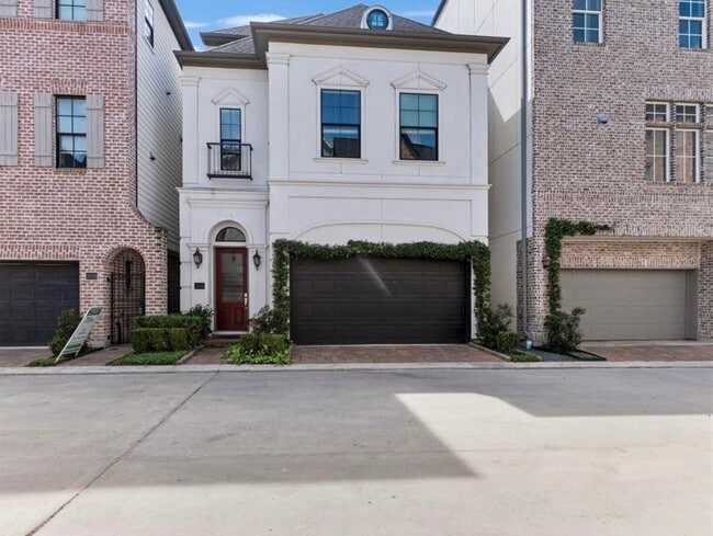 Building Photo - 2006 Covent Garden Station
