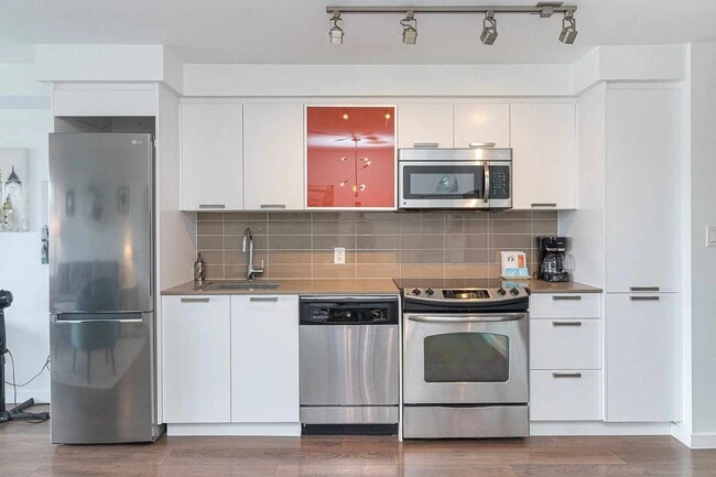 Photo - 517 Fisgard St Unit 206
