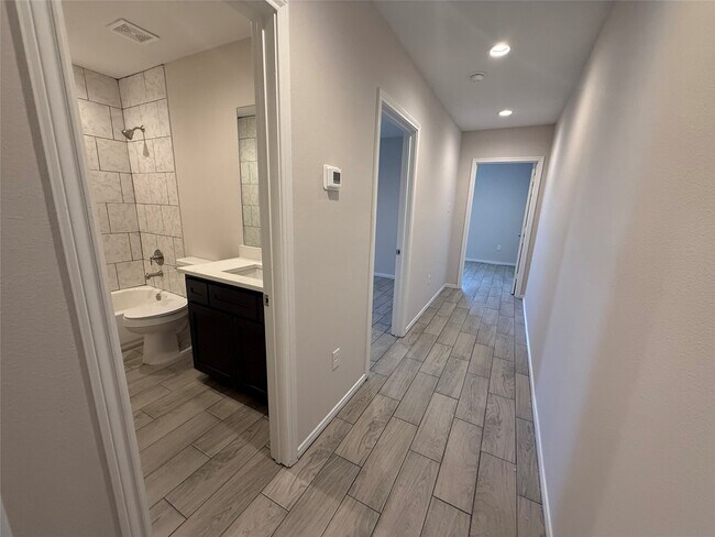 Photo - 5530 Hillman St