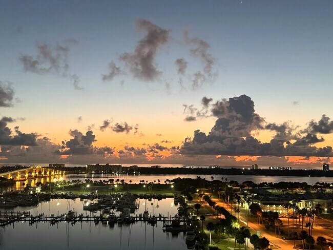 Photo - Stunning Penthouse with Amazing Views!