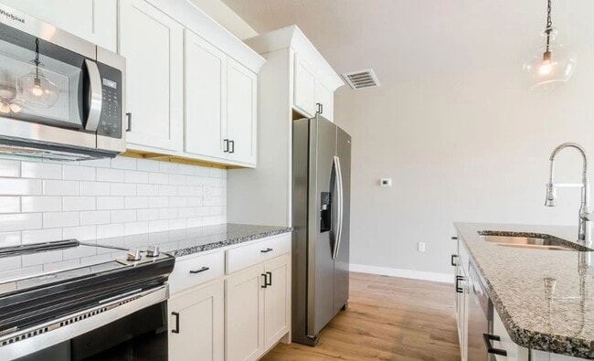 Photo - Modern Townhome in Beautiful Colbert Hills Golf Course Area