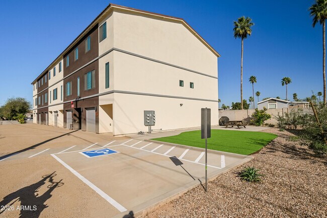 Photo - 2502 E Paradise Ln