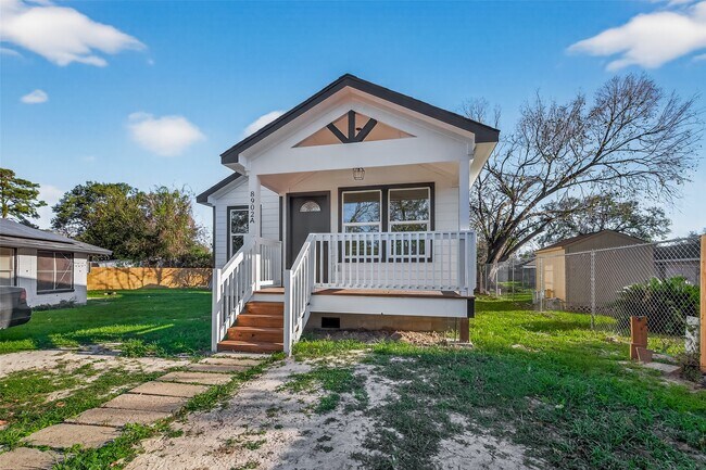 Photo - 8902 Alejo Dr