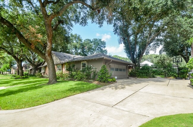 Building Photo - 3015 Bainbridge Ct