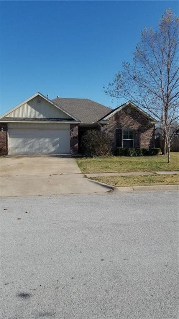Building Photo - Nice Home in South East Fayetteville