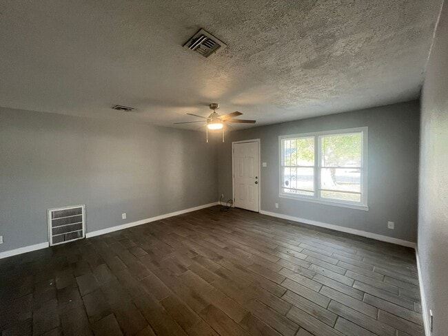 Photo - Four Bedroom Two Bath in Calallen School D...