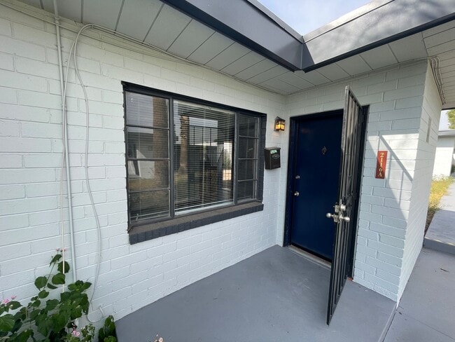 Building Photo - Remodeled Two Bedroom In Desirable Historical Tucson Neighborhood!! Unit Forg2116A