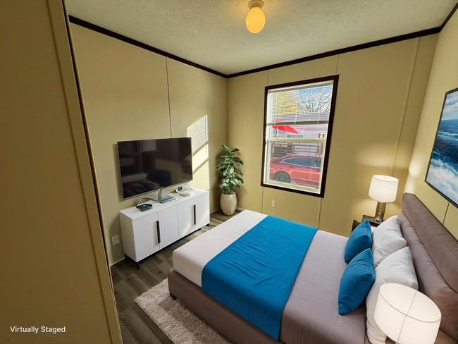 Photo - 48582 Lakeview E