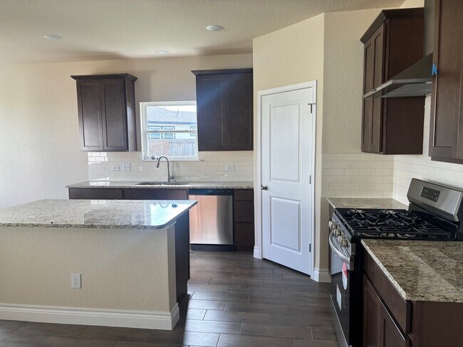 Photo - 105 Troubador Ln