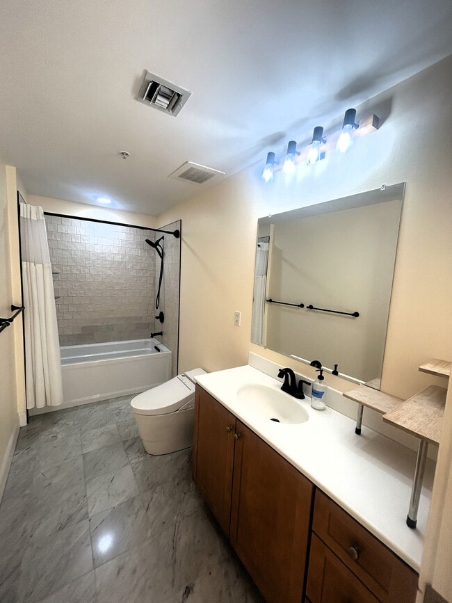 Photo - 17 Ivaloo St Unit 9