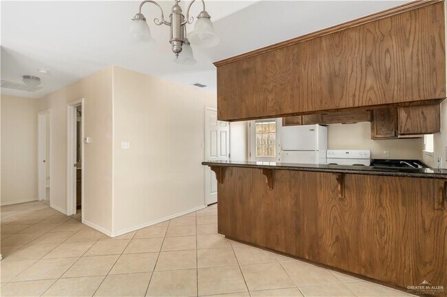 Photo - 13 Lacywood