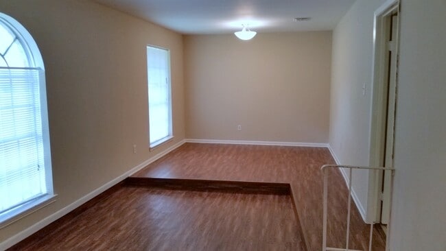 Photo - 430 Mistywood Dr