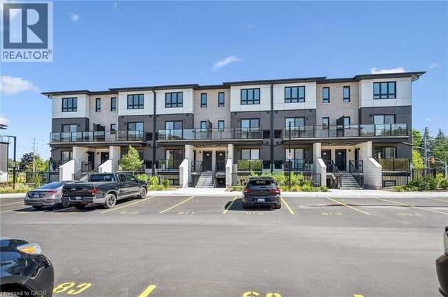 Photo - 410 Northfield Dr W