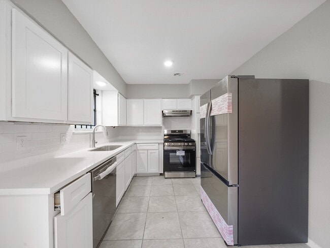 Building Photo - 9347 Clearway Dr