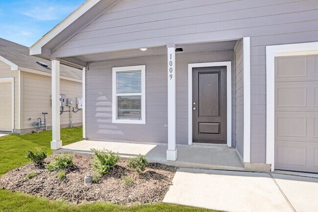 Photo - 1009 Macnab Dr