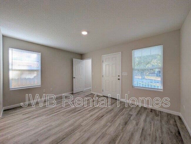 Photo - 445 Phelps St