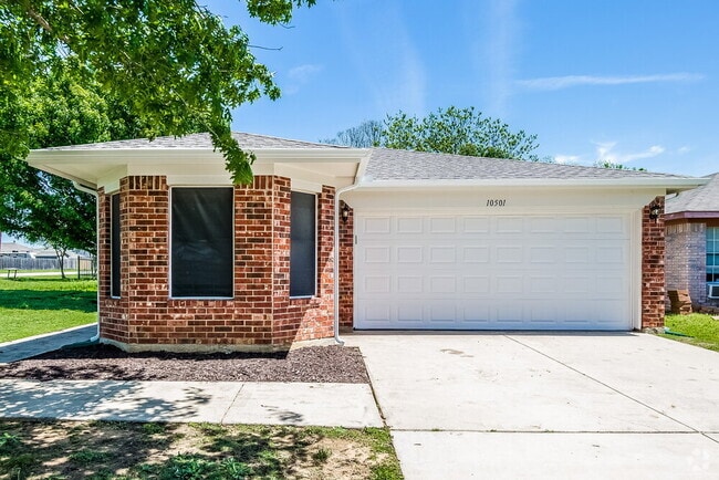 Building Photo - 10501 Shadywood Dr Rental