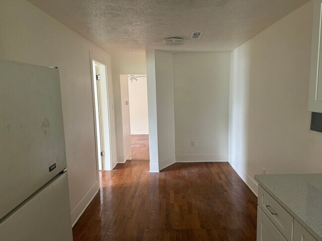 Photo - CHARMING 1 BEDROOM APT NEAR THE LOVELY MAR...