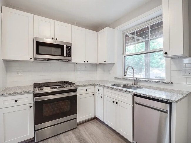 Building Photo - 25 Roslyn St Unit #10