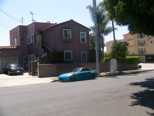 Building Photo - 2500 S Bronson Ave Unit 2850