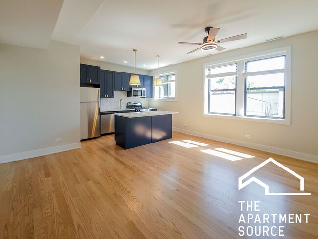 Photo - 2020 W Montrose Ave Unidad 2C