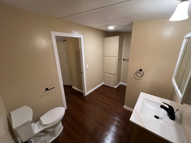 Baño principal - 6506 Colony Park Dr