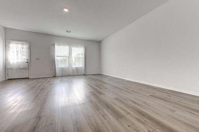Photo - 2704 Shimsham Dr
