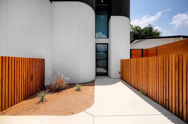 Photo - 7809 Woodrow Ave