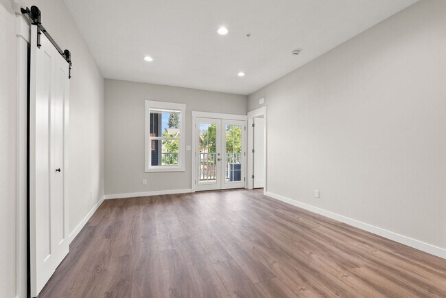 Photo - 717 W Spofford Ave Unit Apt 201