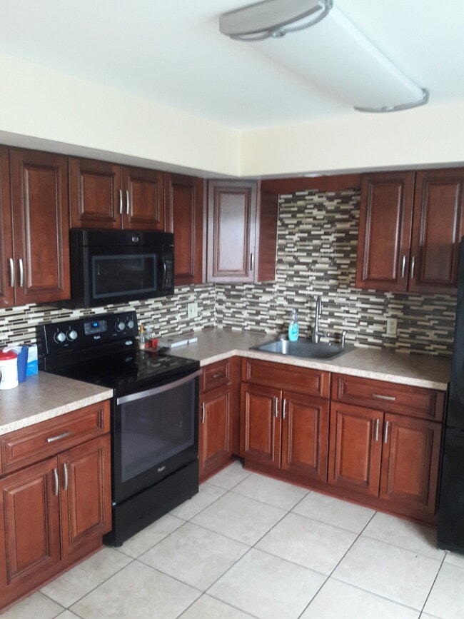 Photo - 735 N 12th St