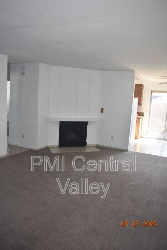 Building Photo - 119 E Grove St Rental