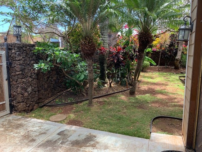 Building Photo - Great Kahana Home- 50 yards to the beach!