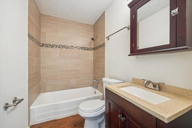 Photo - 2401 Manor Rd Unit 232A