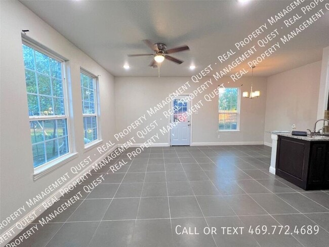 Photo - 102 Robbins St Unidad C