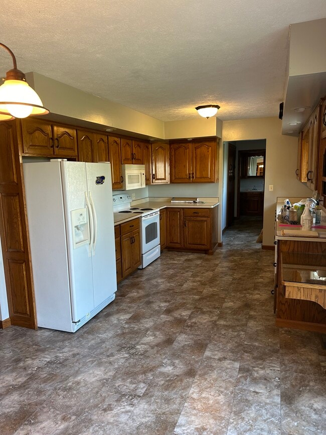 Photo - 7772 Huwer Rd