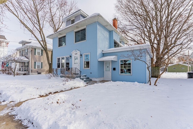 Photo - 125 S Main St