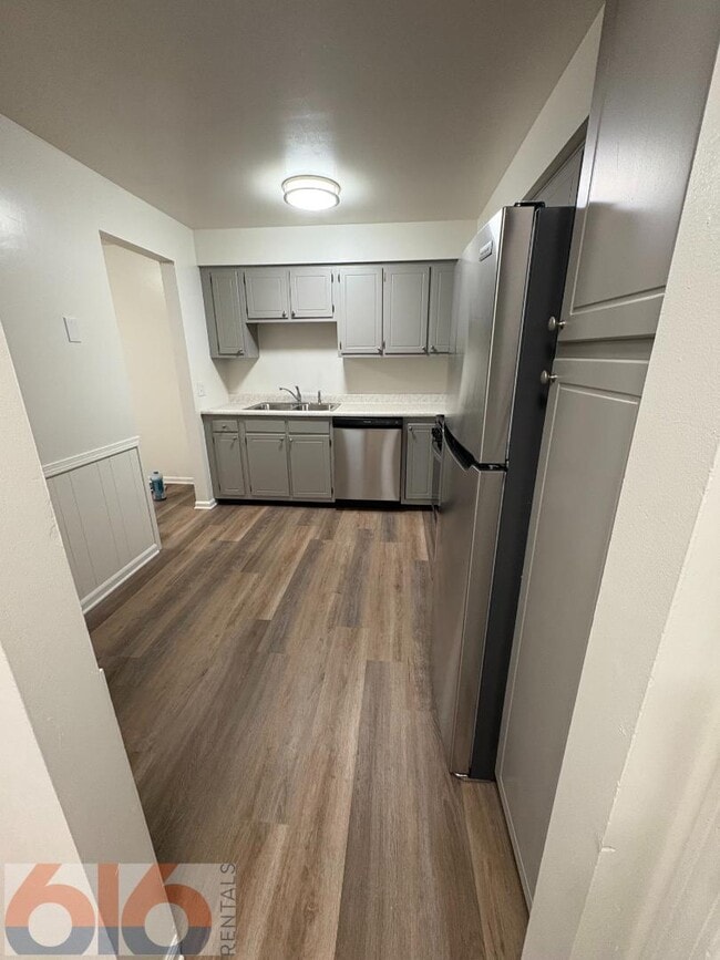 Photo - 630 56th St SE