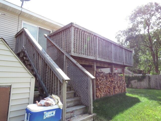 1233 2nd St NE Unit Upper