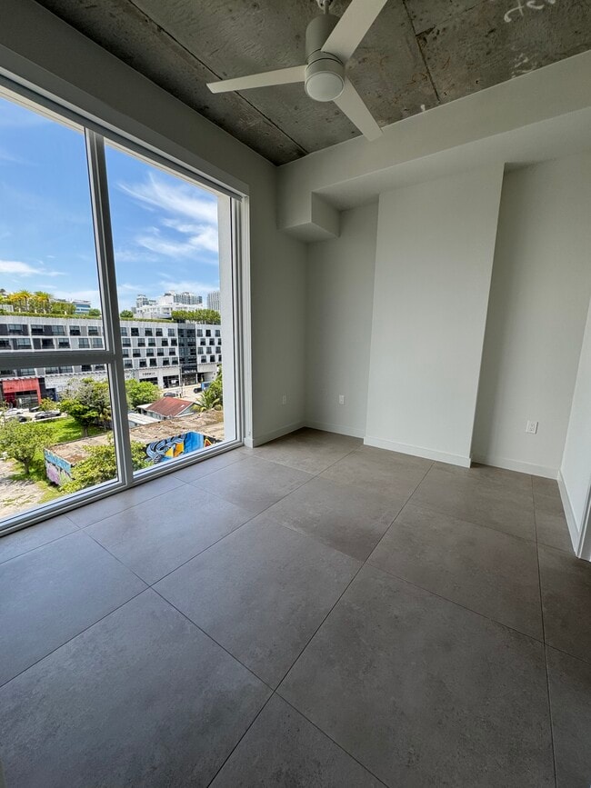 Photo - 160 NW 27th St Unit B5