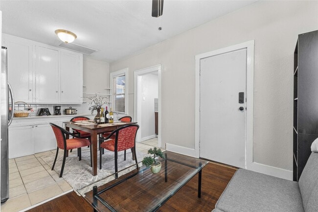 Photo - 2509 Whitney St Unit B